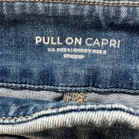 Chicos denim pull on capris Chicos size 0 Regular 4 17 inch inseam stretchy blue - Picture 7 of 11